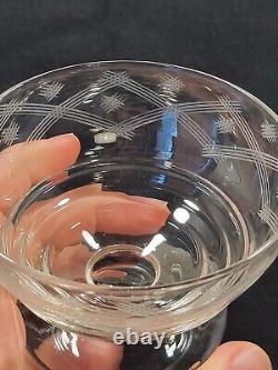 10 anciennes coupes à champagne en cristal gravé ciselé