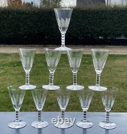 10 anciens verres à vin blanc ou porto gravés en cristal Saint Louis Baccarat