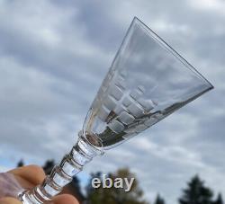 10 anciens verres à vin blanc ou porto gravés en cristal Saint Louis Baccarat