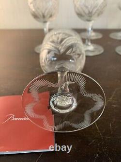12 verres à vin ancien modèle taillé et gravé cristal Baccarat (prix à la pièce)