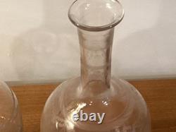 2 anciennes Carafe à Vin En Cristal De Baccarat gravé 19 ème numérotées