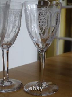 6 ANCIENS VERRES A VIN FINE GRAVURE SUR UN FIN CRISTAL ht 13,5 cm