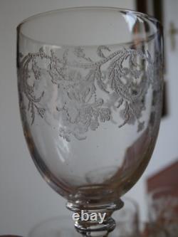 6 ANCIENS VERRES A VIN ROUGE MODELE BELLE GRAVURE FLORALE ht 13,5 cm