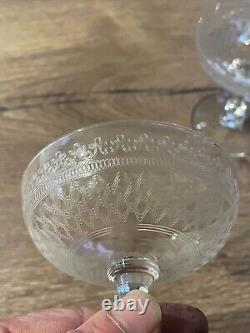 6 anciennes coupe à champagne en cristal gravé de Saint Louis ou Baccarat