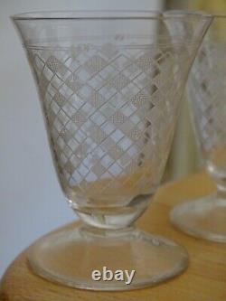 7 ANCIENS VERRES A LIQUEUR ART DECO EN CRISTAL STYLE BACCARAT ht 6,2 cm