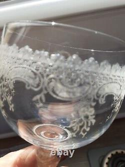 8 anciens verres à vin en cristal gravé Baccarat Saint-Louis