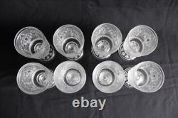 8 anciens verres à vin en verre pressé moulé, décor médaillon, hauteur 13.5 cm