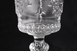 8 anciens verres à vin en verre pressé moulé, décor médaillon, hauteur 13.5 cm