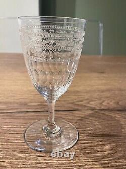 8 anciens verres à vin rouge en cristal gravé taillé Saint Louis ou Baccarat