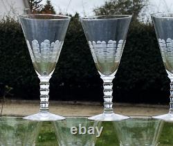 9 anciennes flutes à Champagne gravées en cristal Saint Louis Baccarat