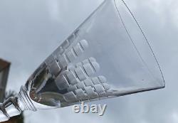 9 anciennes flutes à Champagne gravées en cristal Saint Louis Baccarat