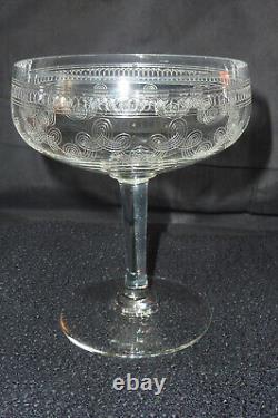 9 coupes à champagne en cristal soufflé gravé anciennes st louis ou baccarat