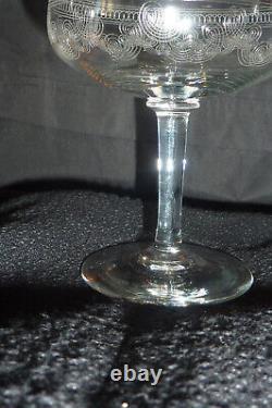 9 coupes à champagne en cristal soufflé gravé anciennes st louis ou baccarat