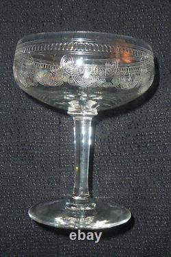 9 coupes à champagne en cristal soufflé gravé anciennes st louis ou baccarat