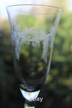 9 flûtes à champagne anciens en cristal décor de chardons gravés Hauteur 17.7 cm