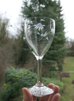 9 verres à vin anciens en cristal taillé ciselé, décor floral