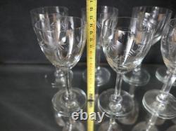 9 verres à vin anciens en cristal taillé ciselé, décor floral