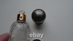 Ancien Petit Flacon A Alcool(melisse) Avec Son Petit Gobelet Cristal Et Argent