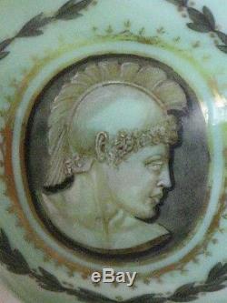 Ancien Très Grand Vase Opaline Verte Napoléon décor à l'antique peinture bronze