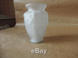 Ancien Vase Art Déco en verre Moulé Pressé Signé Muller Frères Lunéville