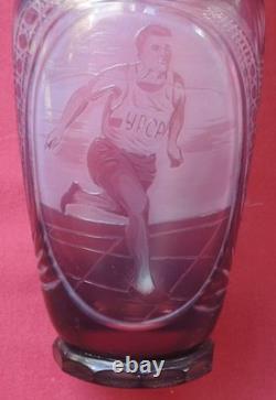 Ancien Vase En Cristal De L'URSS Trophée De Sport Coupe En Verre Taillé À Clair