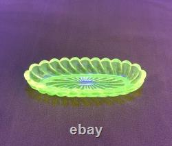 Ancien épinglier en ouraline / cristal jaune signé BACCARAT modèle BAMBOU