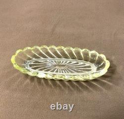 Ancien épinglier en ouraline / cristal jaune signé BACCARAT modèle BAMBOU