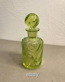 Ancien flacon à parfum en ouraline BACCARAT modèle BAMBOU cristal Toilette XIXe