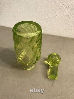 Ancien flacon à parfum en ouraline BACCARAT modèle BAMBOU cristal Toilette XIXe