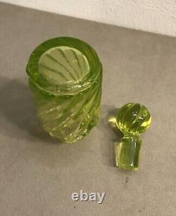 Ancien flacon à parfum en ouraline BACCARAT modèle BAMBOU cristal Toilette XIXe