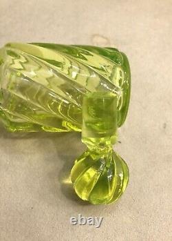 Ancien flacon à parfum en ouraline BACCARAT modèle BAMBOU cristal Toilette XIXe
