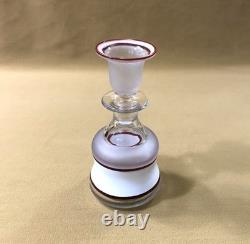 Ancien flacon en cristal émaillé XIXème Carafe de nuit / chevet Eau de mélisse