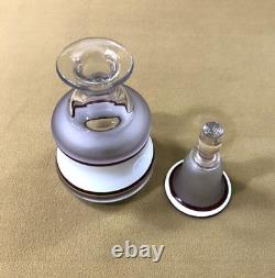 Ancien flacon en cristal émaillé XIXème Carafe de nuit / chevet Eau de mélisse