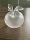 Ancien flacon grande pomme en cristal sign&eacute; Lalique France
