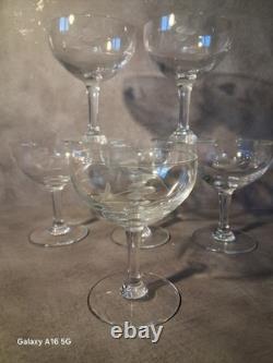Ancien lot de? 9 coupes à champagne? En cristal gravé? Vintage