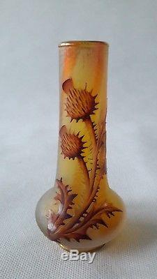 Ancien petit vase aux chardons signé Daum Nancy Cristal Croix lorraine