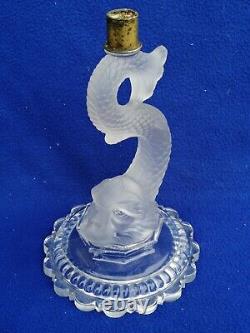 Ancien pied bougeoir dauphin BACCARAT cristal moulé glass cristal