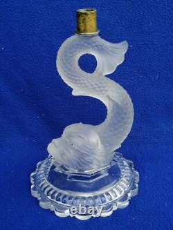 Ancien pied bougeoir dauphin BACCARAT cristal moulé glass cristal