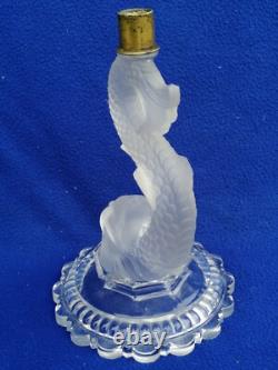 Ancien pied bougeoir dauphin BACCARAT cristal moulé glass cristal
