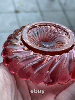 Ancien porte-bagues Baccarat en cristal rose signé France Vintage Ring Holder