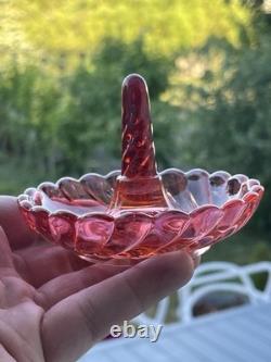Ancien porte-bagues Baccarat en cristal rose signé France Vintage Ring Holder