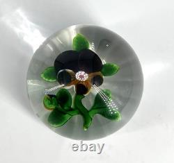 Ancien presse papier sulfure PENSÉE en cristal de BACCARAT paperweight Ø 6,8 cm