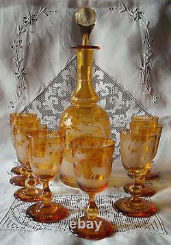 Ancien service carafe et 8 verres en cristal de bohème ambré gravés