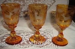 Ancien service carafe et 8 verres en cristal de bohème ambré gravés
