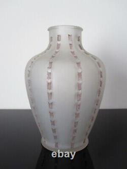 Ancien vase René Lalique modèle Bandes de roses. R Lalique France