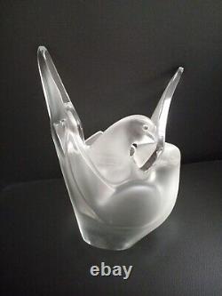 Ancien vase aux colombes cristal signé Lalique France modèle Sylvie pique fleur