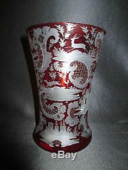 Ancien vase cristal de Bohème taillé rouge décors riche château chasse XIX ème