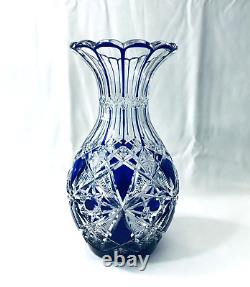 Ancien vase en cristal taillé overlay doublé bleu BACCARAT modèle LAGNY 30 cm