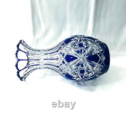 Ancien vase en cristal taillé overlay doublé bleu BACCARAT modèle LAGNY 30 cm