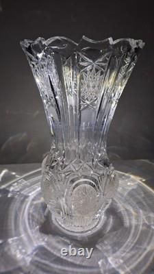 Ancien vase en cristal taillé rare 60 beaux détails blancs style baccarat